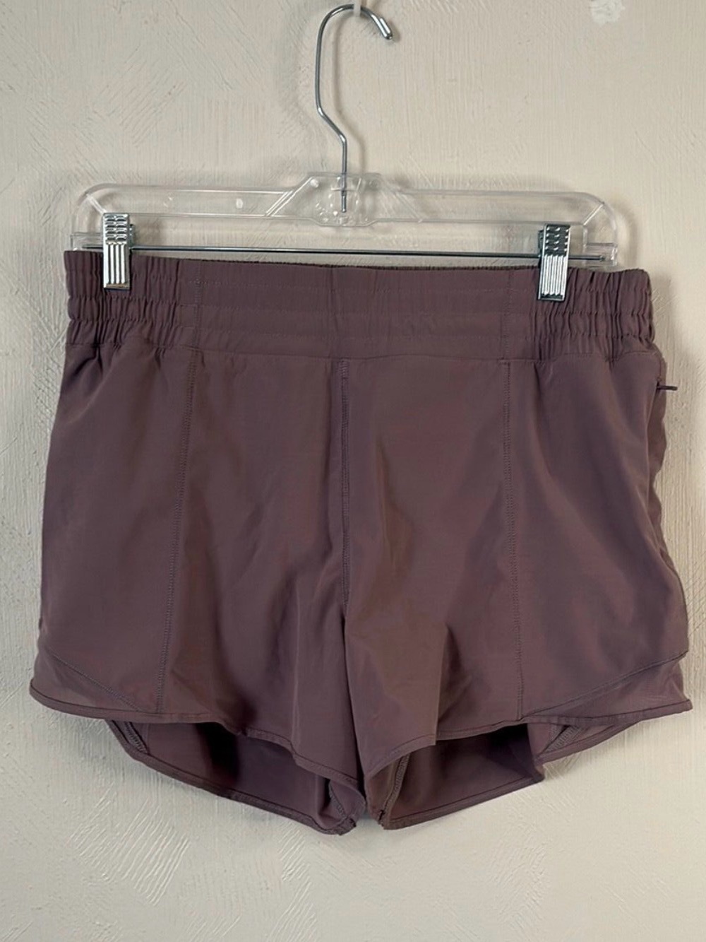 Lululemon Hotty Hot 4 in HR shorts